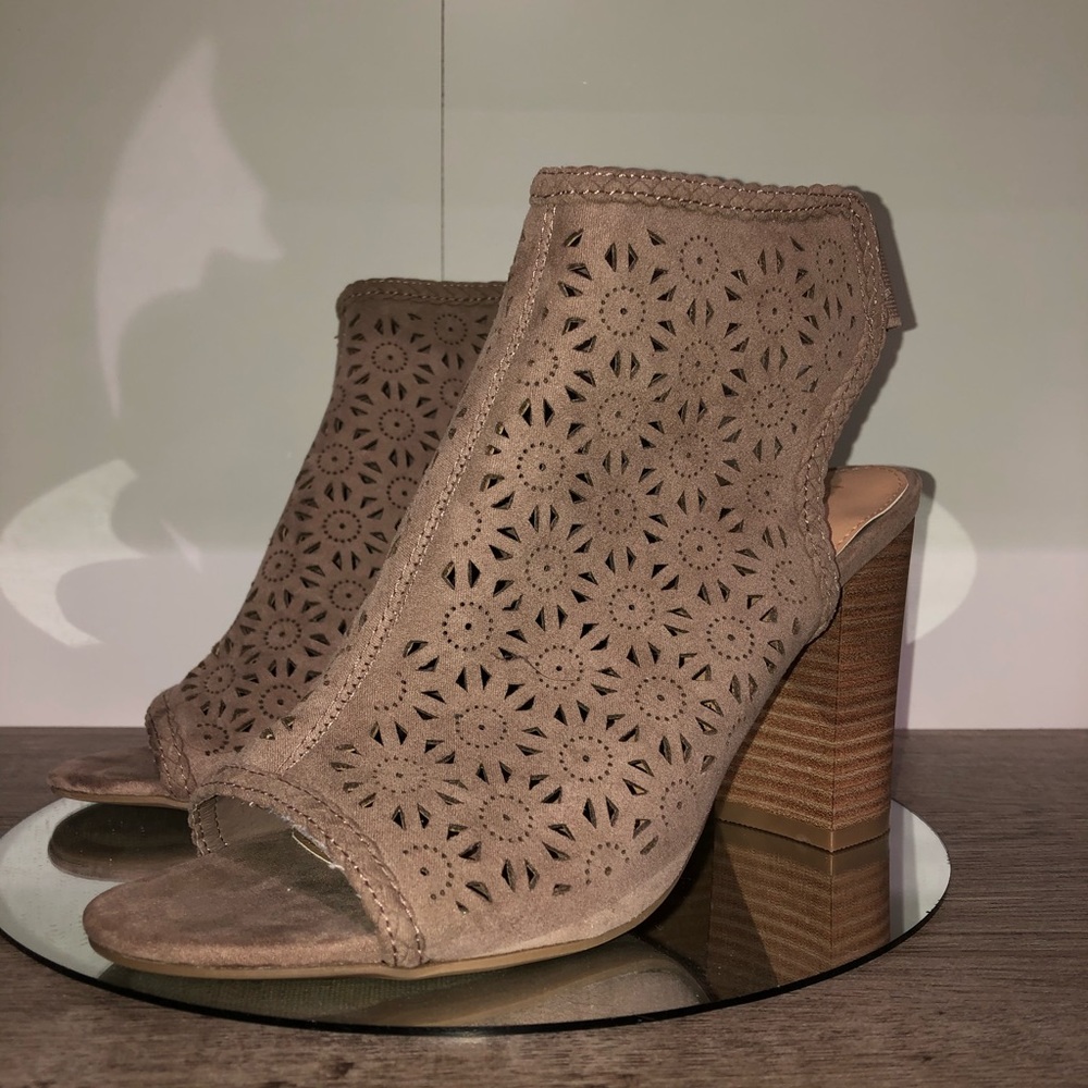 NWOT Lauren Conrad peep toe mosaic cutout heel